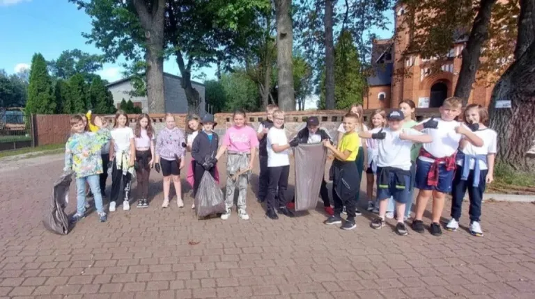Mieszkańcy Gminy Małkinia Górna włączyli się w 30. Akcję Sprzątania Świata