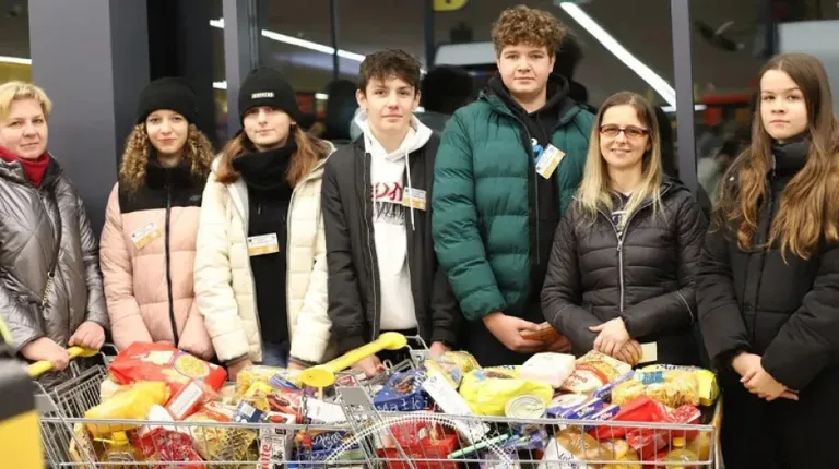 Świąteczna Zbiórka Żywności w Małkini Górnej: 672,5 kg dla potrzebujących