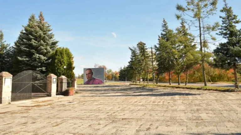 Nowy parking przy kościele w Małkini Górnej