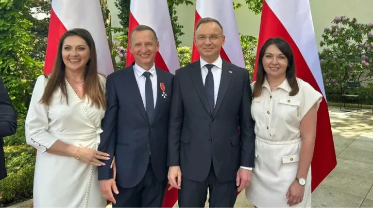 Wójt Gminy Ostrów Mazowiecka uhonorowany przez Prezydenta RP Andrzeja Dudę