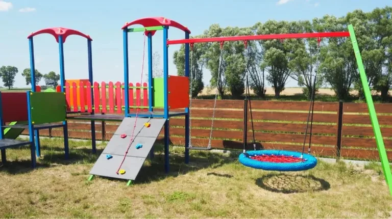Nowe urządzenia na placach zabaw w sołectwach gminy Andrzejewo