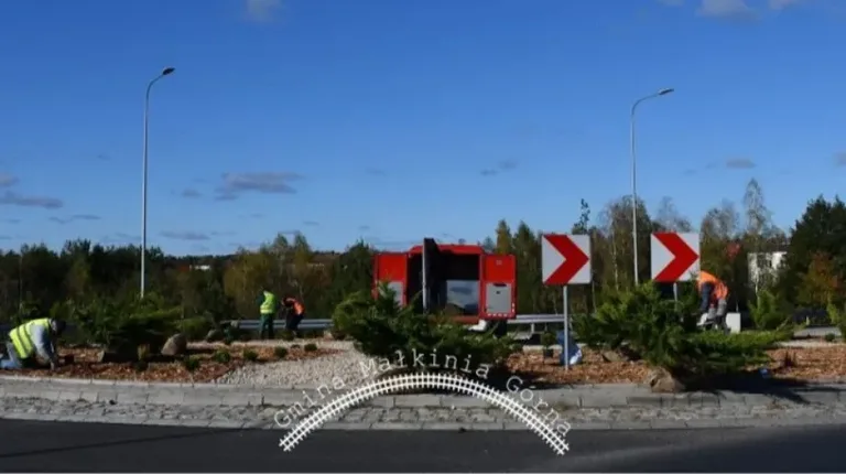 Zagospodarowanie rond w Małkini Górnej. Estetyka i bezpieczeństwo na drogach