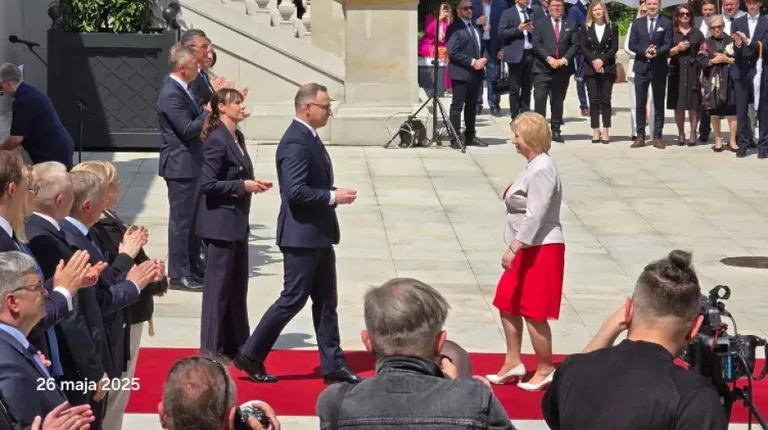 Wójt Gminy Zaręby Kościelne odznaczona Srebrnym Krzyżem Zasługi przez Prezydenta RP (zdjęcia, wideo)