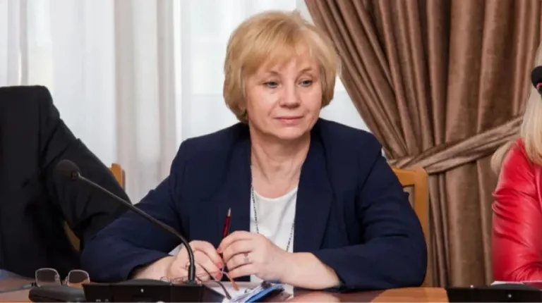 Wójt Gminy Zaręby Kościelne ogłasza konkurs na stanowisko dyrektora szkoły podstawowej