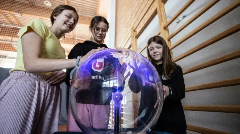 Naukobus z Centrum Nauki Kopernik w Małkini Górnej
