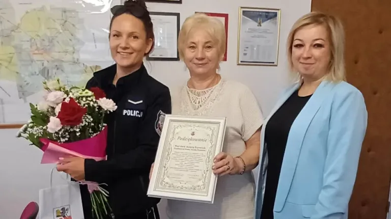 Wzruszające podziękowania dla dzielnicowej. Wójt gminy nie kryła dumy