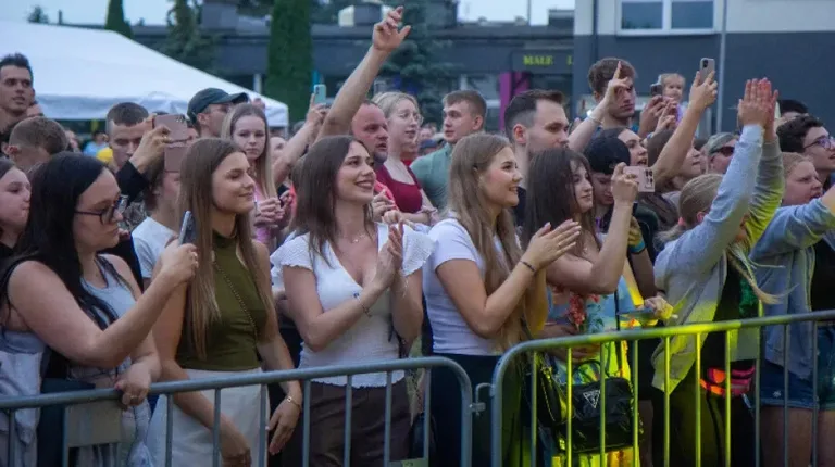 Piknik Rodzinny w Nurze przyciągnął tłumy. Muzyka, śmiech i wspólna zabawa (zdjęcia)