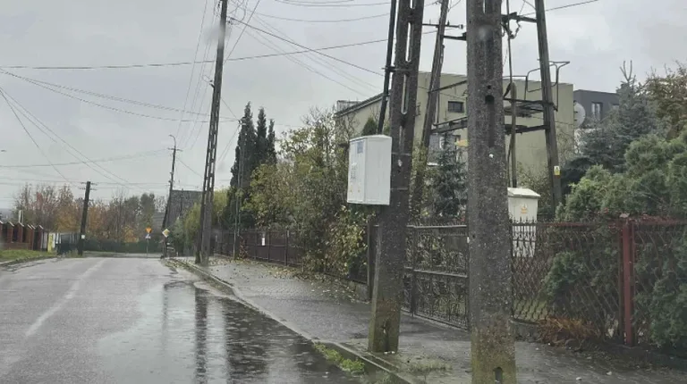 Czy ta skrzynka to niebezpieczeństwo dla pieszych? Urząd miasta odpowiada