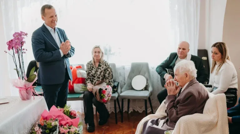Setne urodziny pani Jadwigi z Kalinowa. Wzruszające święto w gronie rodziny i przyjaciół (zdjęcia)