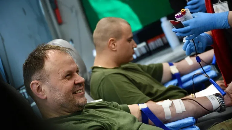 Prawie 11 litrów krwi zebrano w Komorowie. Żołnierze pokazali, że można na nich liczyć (zdjęcia)
