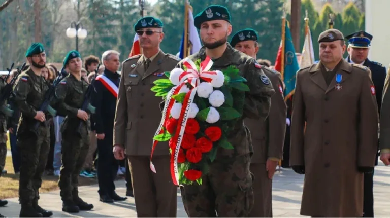 Uroczystość w Komorowie ku czci Józefa Piłsudskiego. Wręczono medale i odznaczenia (zdjęcia, wideo)