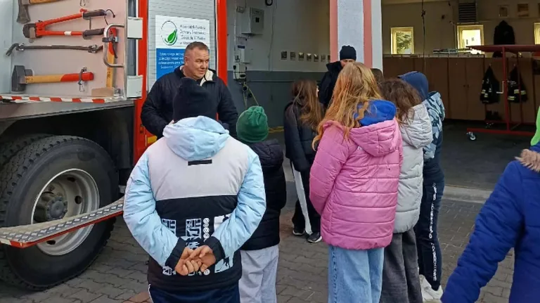 Tak szkolą się przyszli strażacy. Młodzi druhowie ruszyli do praktyki (zdjęcia)