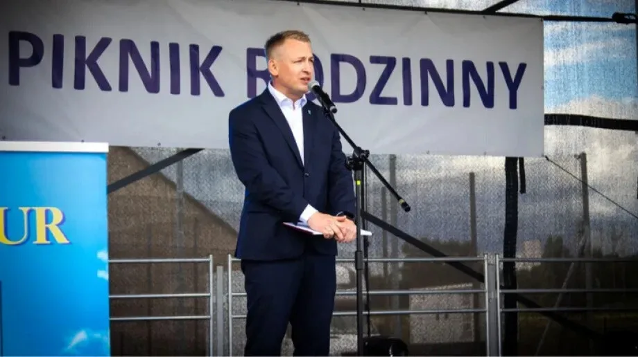 Ponad 216 tys. zł z pracy, mieszkanie i trzy auta. Tak wygląda majątek wójta gminy Nur