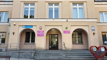 Mieszkańcy alarmują, że Ostrów traci połączenia autobusowe. Starostwo odpowiada