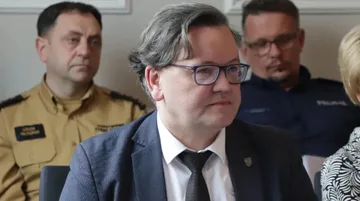 Dyrektor Artur Wnuk pokazał majątek. Ponad pół miliona złotych dochodu i duże oszczędności