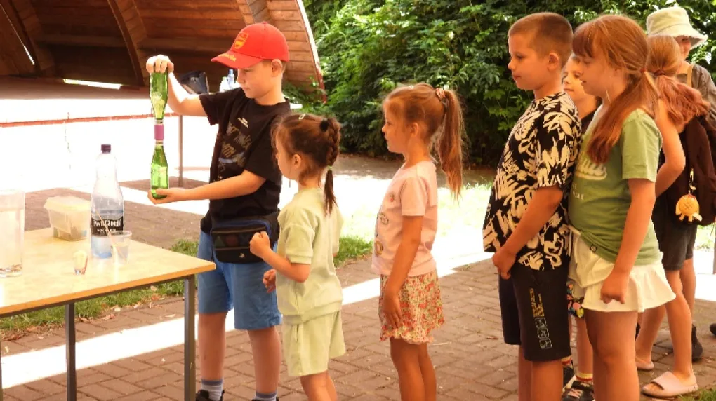 Naukowe przygody w ostrowskiej bibliotece (zdjęcia, wideo)