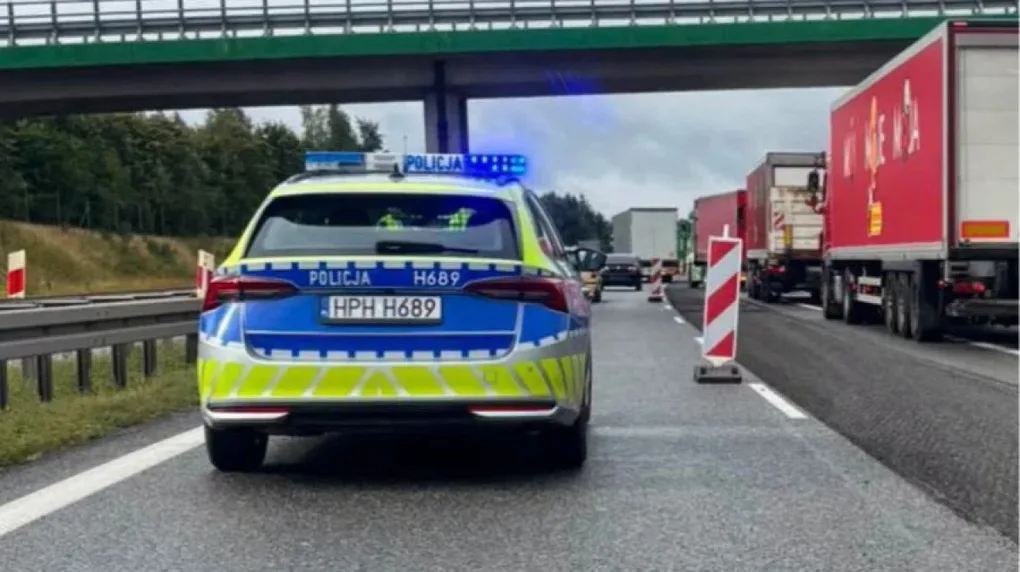 Zderzenie dwóch aut na S8, na obwodnicy Ostrowi