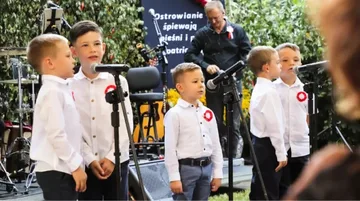 Ostrów zaśpiewa patriotycznie. Wystąpią dzieci i zespół Mixtoura