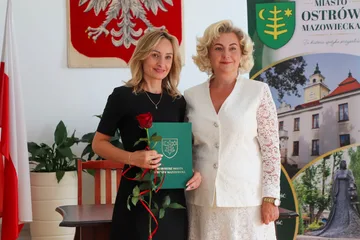 15 nauczycieli z Ostrowi awansowało. W ratuszu złożyli ślubowanie i odebrali akty nadania (zdjęcia, lista awansowanych)
