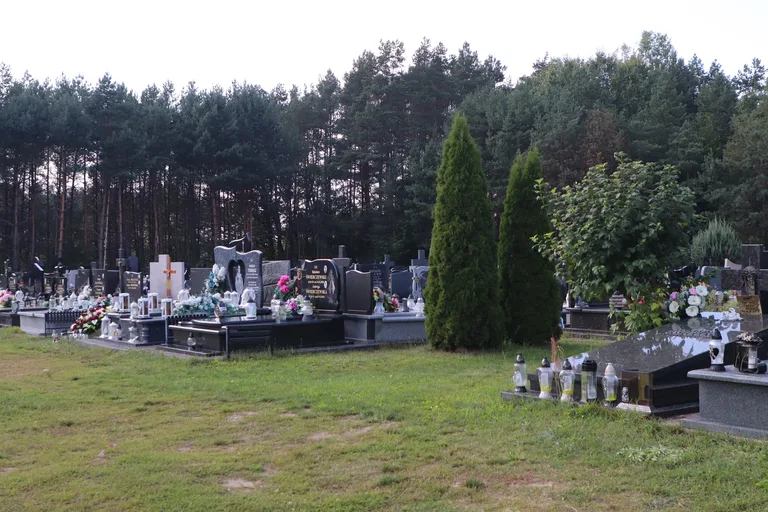 Tak było, a tak jest. Czytelniczka: zajrzyjcie na cmentarz przy ul. Wiśniowej (zdjęcia)