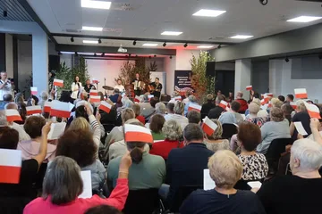 Ostrowianie śpiewali pieśni patriotyczne. Wyjątkowy koncert w Starej Elektrowni