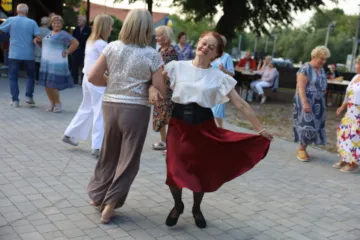 Letni wieczór z muzyką na żywo przyciągnął tłumy mieszkańców