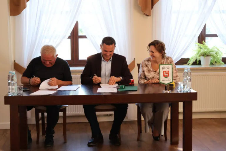 Kolejna droga w gminie Brok zostanie przebudowana. Podpisano umowę na ponad 1,5 mln zł