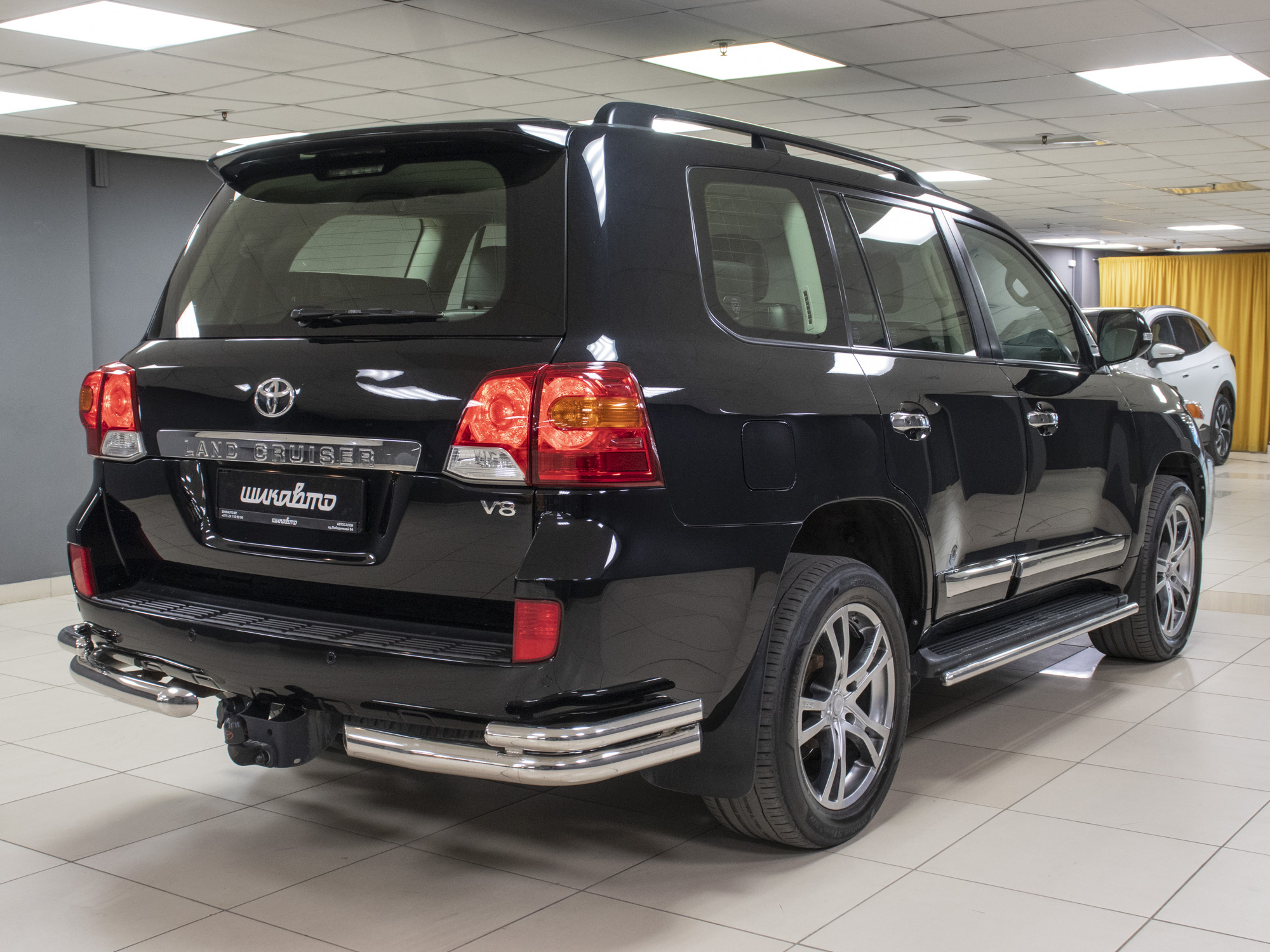 Toyota Land Cruiser 200 V8