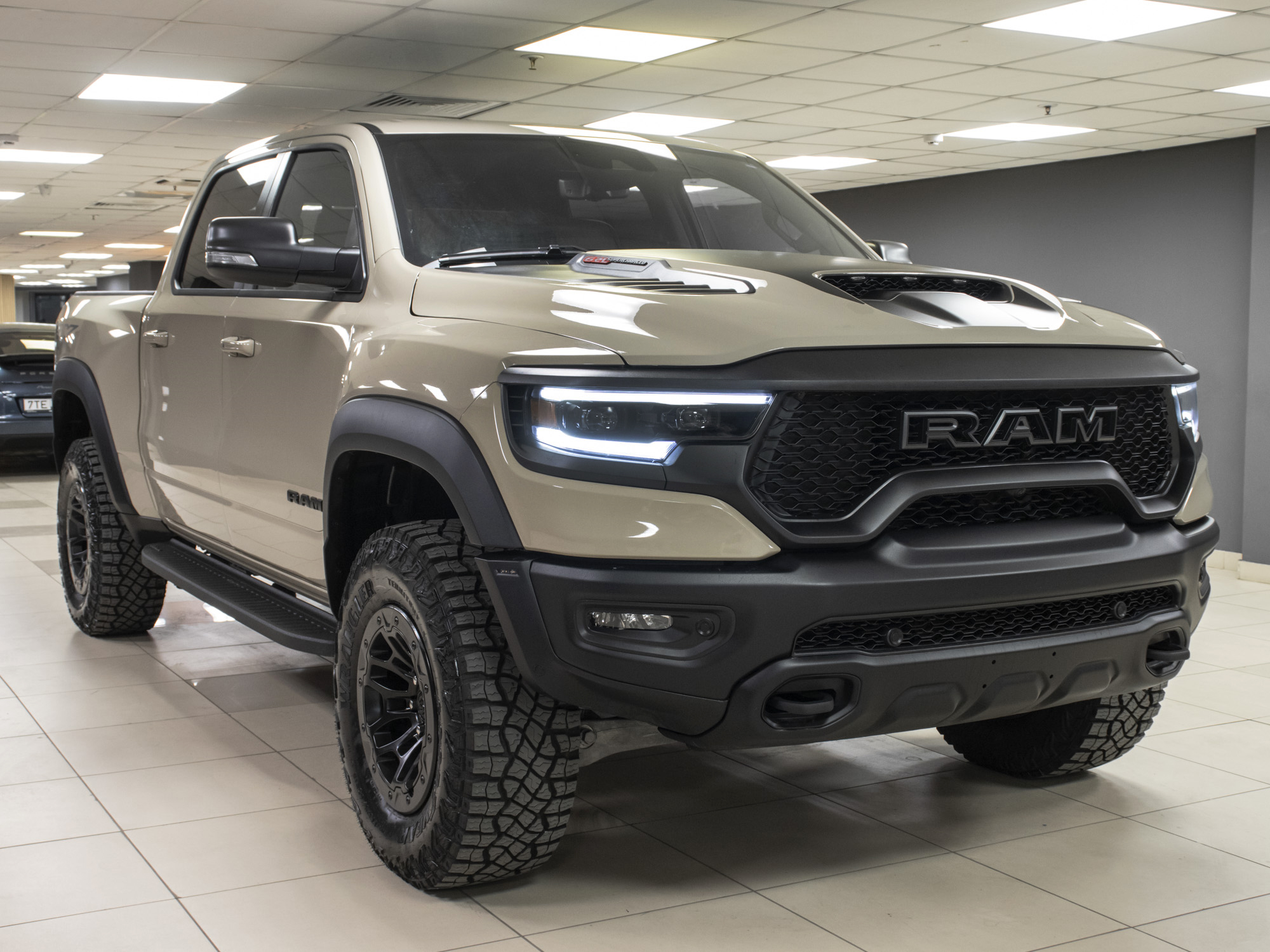 RAM TRX 6.2L V8 HEMI SRT