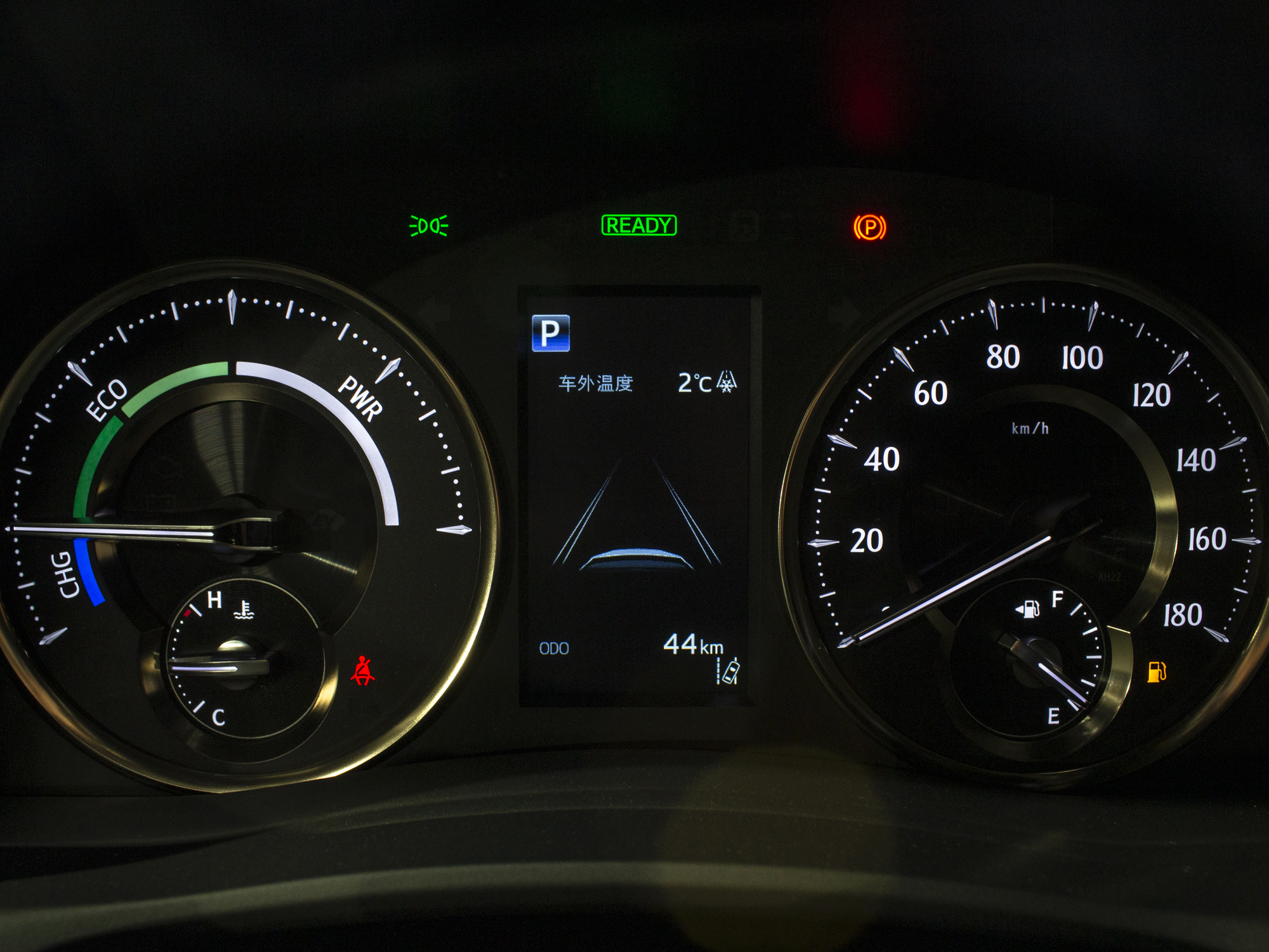 Lexus LM 300h