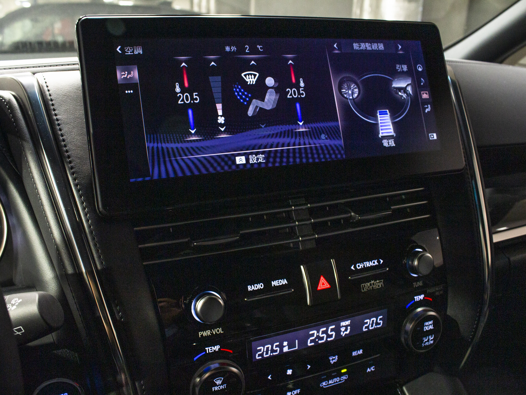 Lexus LM 300h