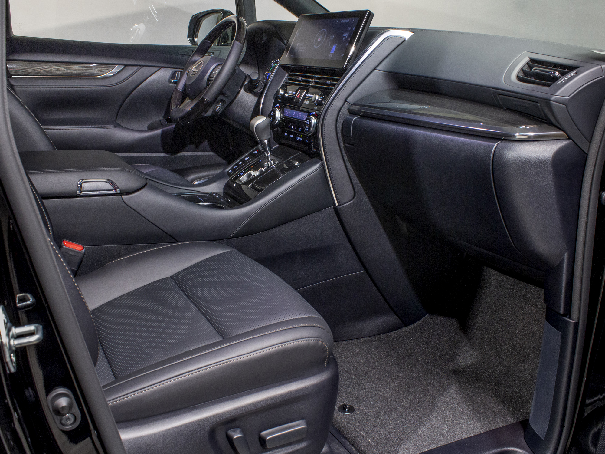 Lexus LM 300h