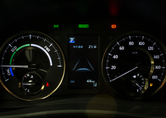 Lexus LM 300h