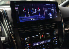Lexus LM 300h