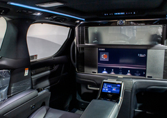 Lexus LM 300h