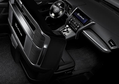 Lexus LM 300h