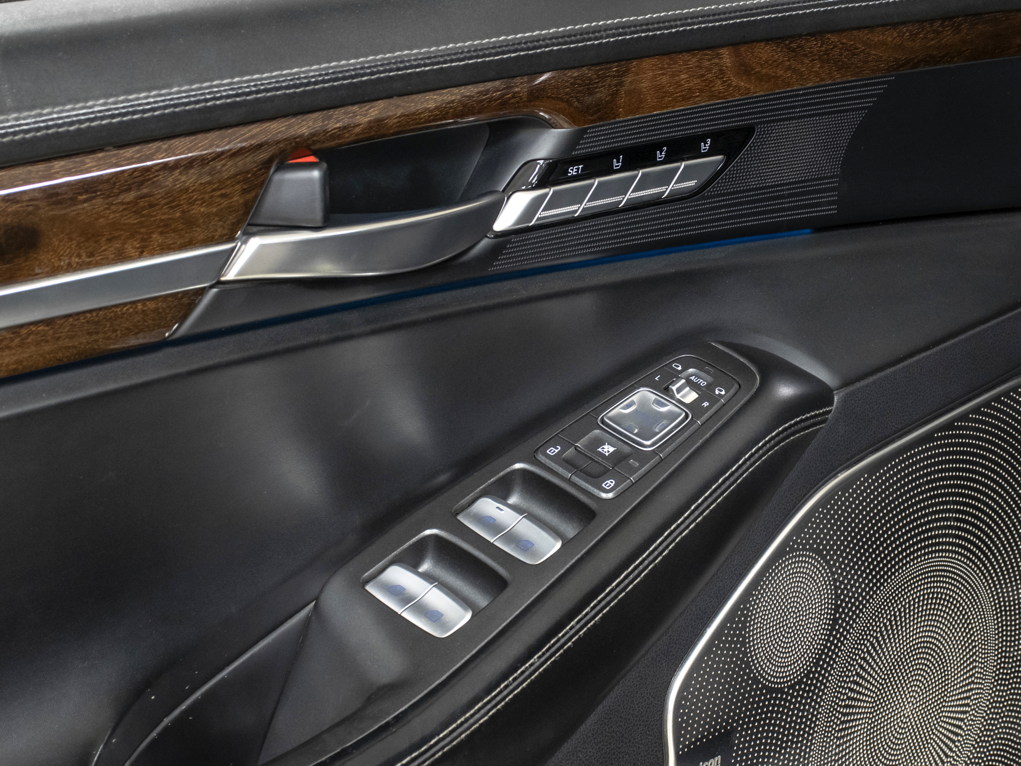 Genesis G90 3.3i