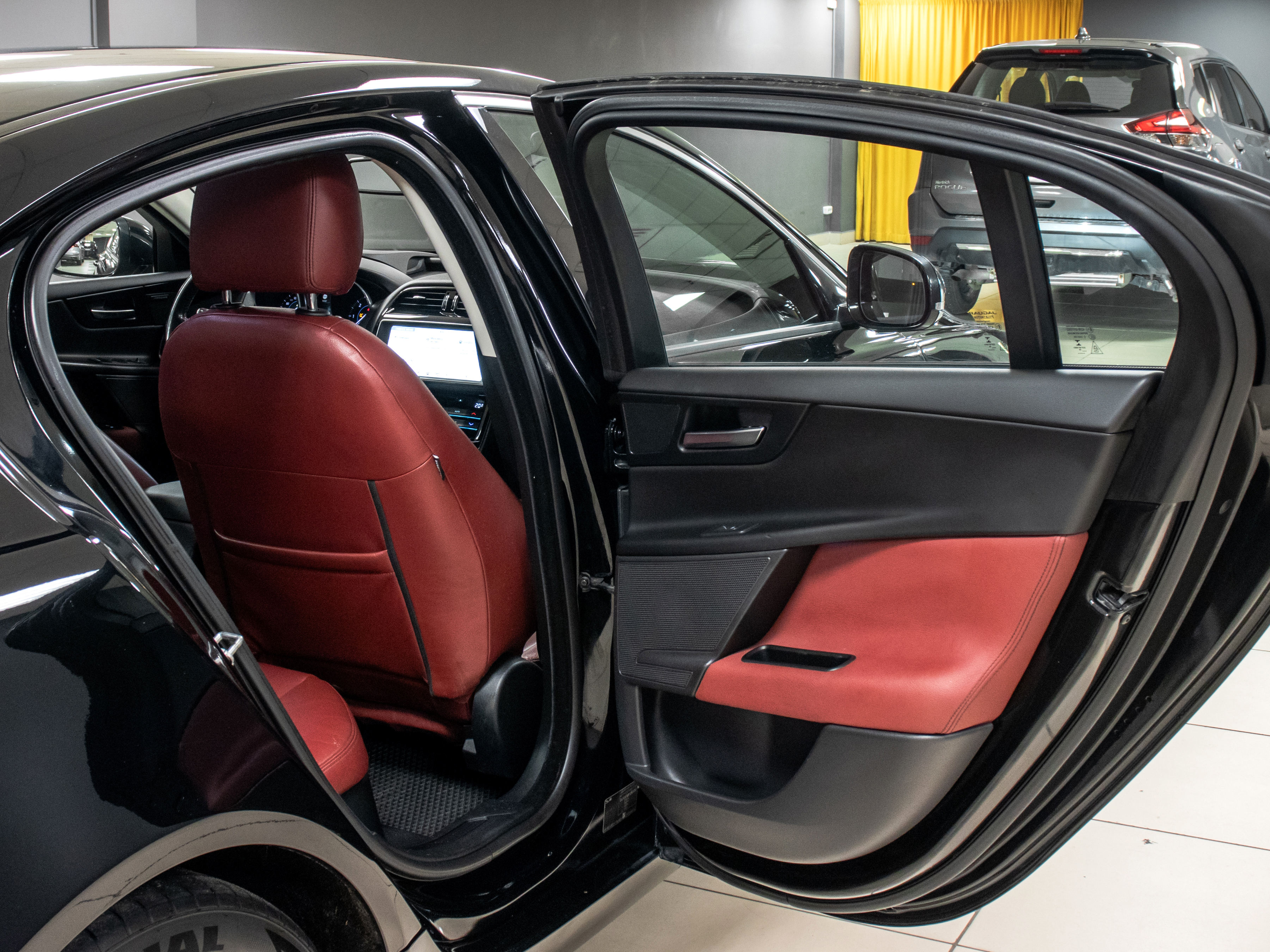 Jaguar XE 