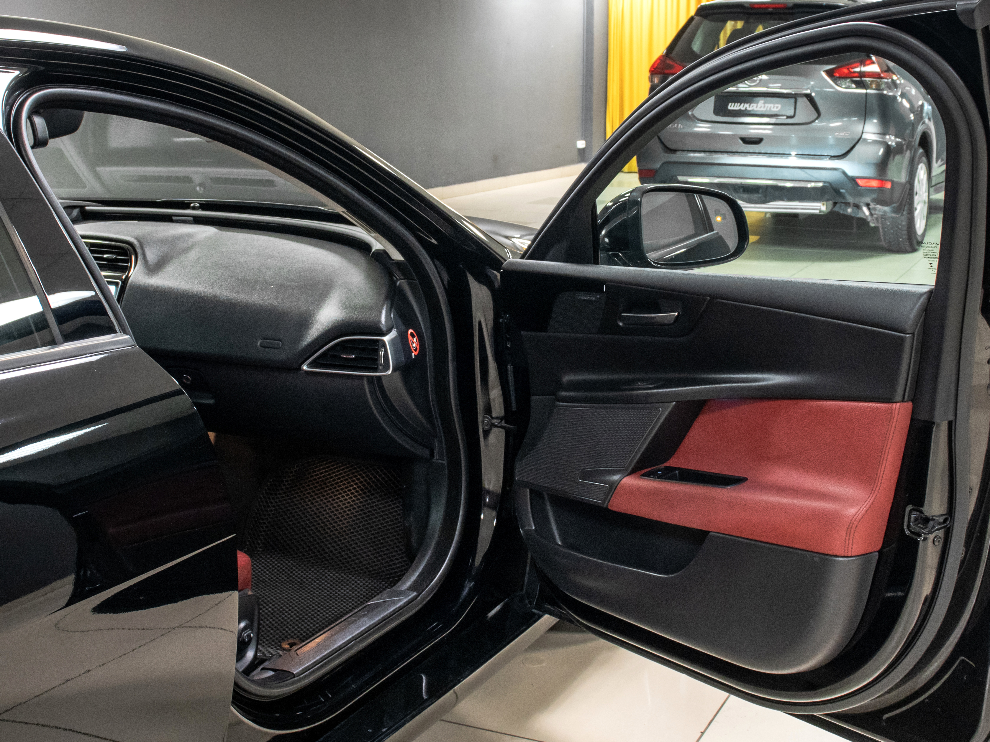 Jaguar XE 