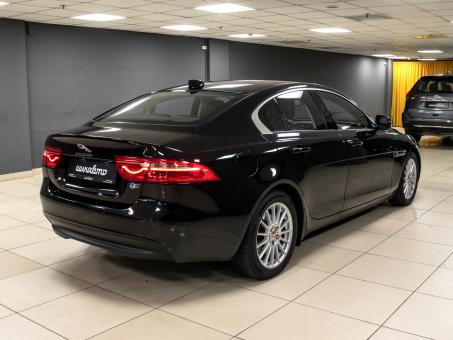 Jaguar XE 