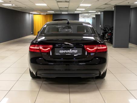 Jaguar XE 