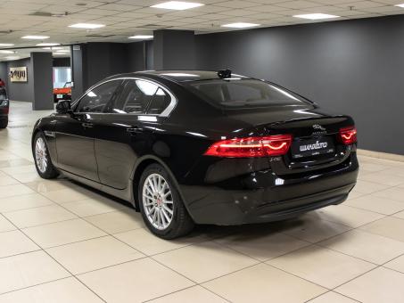 Jaguar XE 