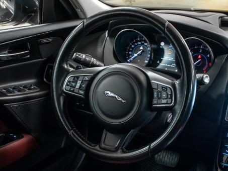 Jaguar XE 