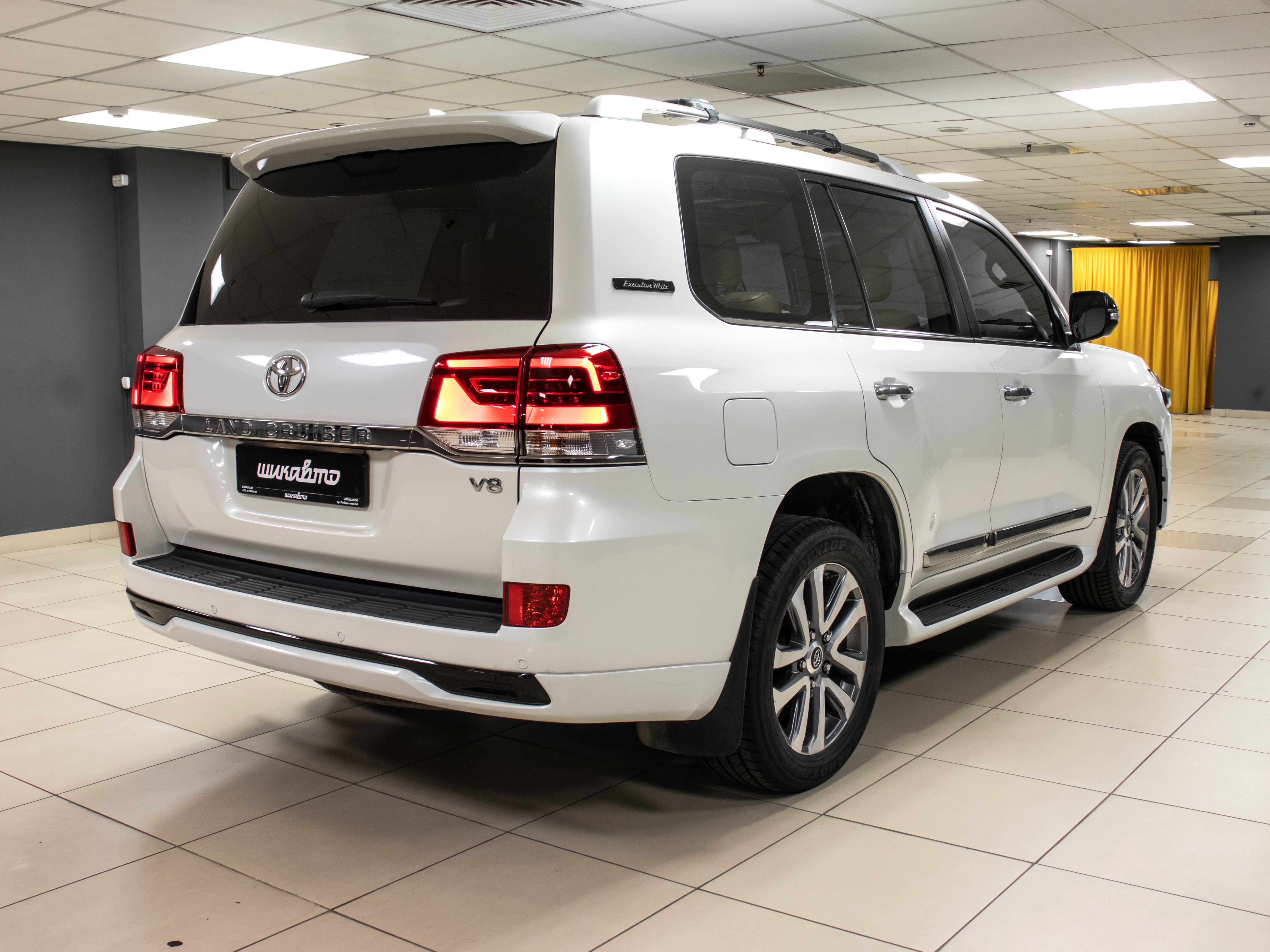 Toyota Land Cruiser 200 Executive White
