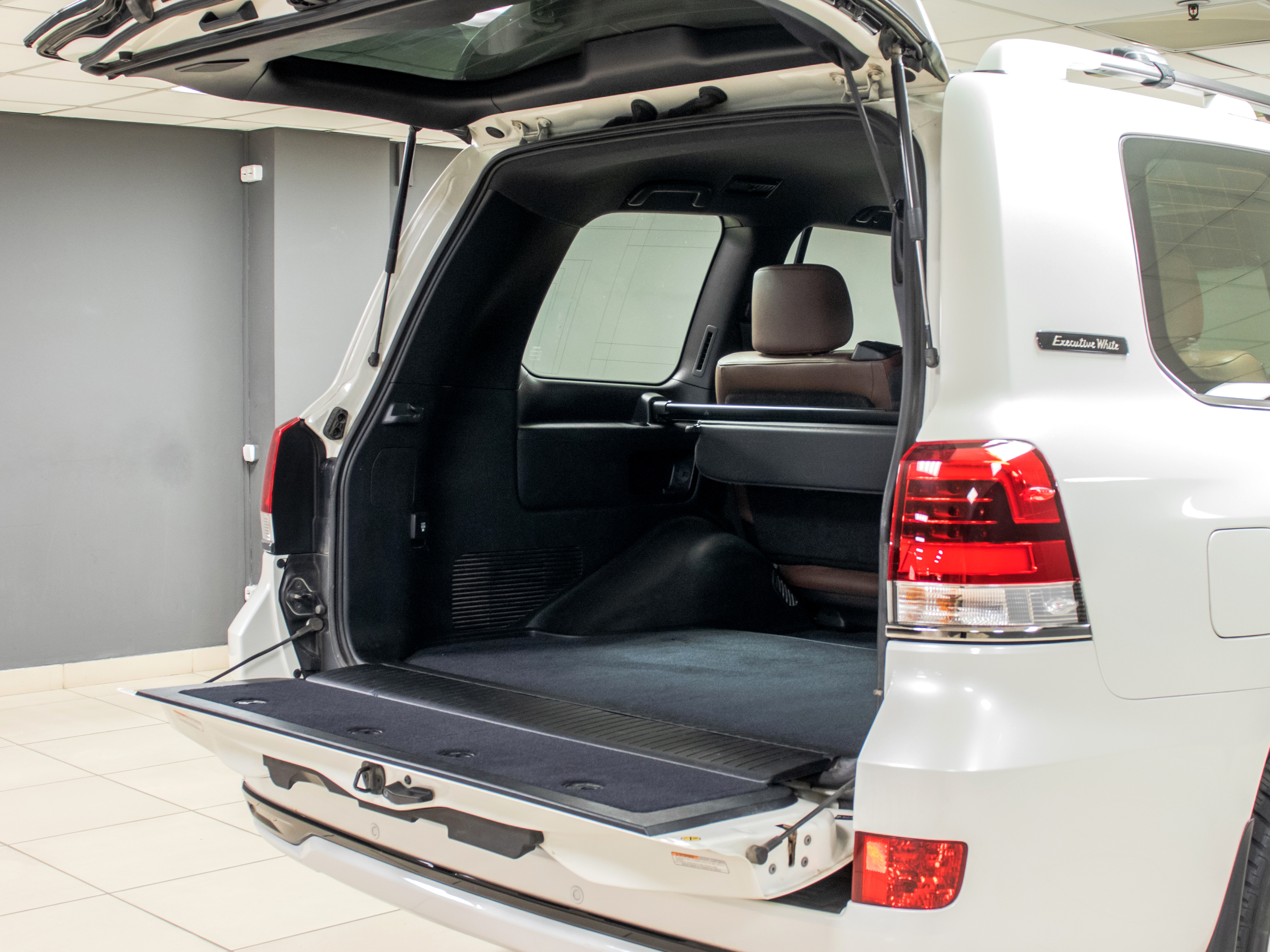 Toyota Land Cruiser 200 Executive White