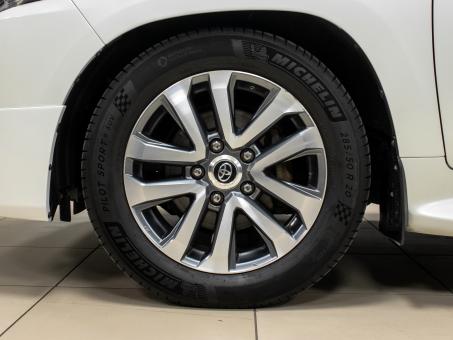 Toyota Land Cruiser 200 Executive White