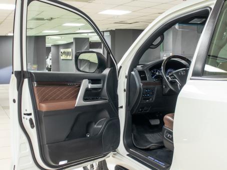 Toyota Land Cruiser 200 Executive White