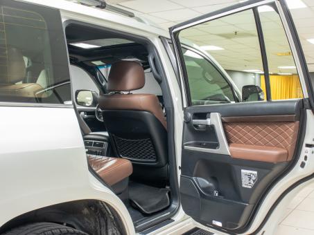 Toyota Land Cruiser 200 Executive White