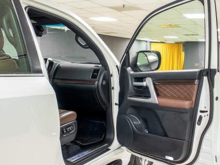 Toyota Land Cruiser 200 Executive White