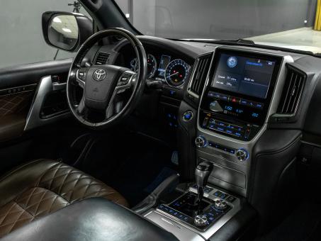Toyota Land Cruiser 200 Executive White